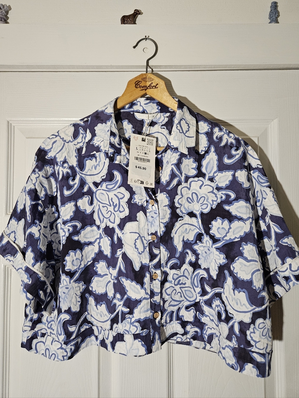 NWT Women's Zara Navy and White Floral Short-Sleeve Cropped Button-Down Shirt